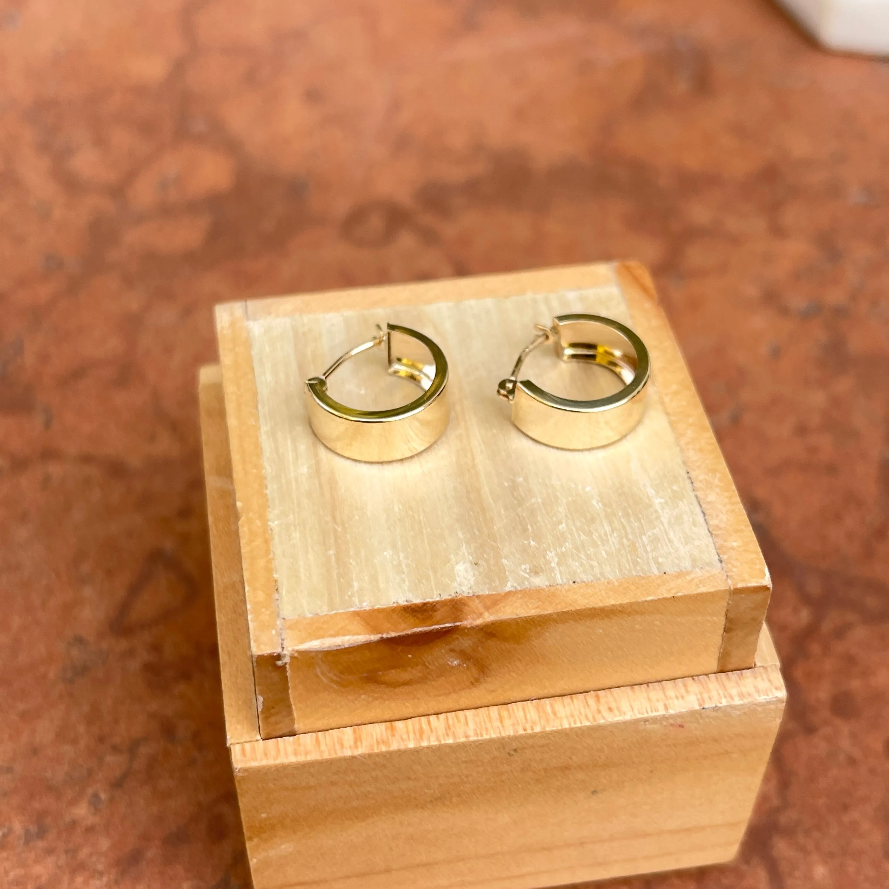 14KT Yellow Gold Round Huggie Hoop Earrings 10mm