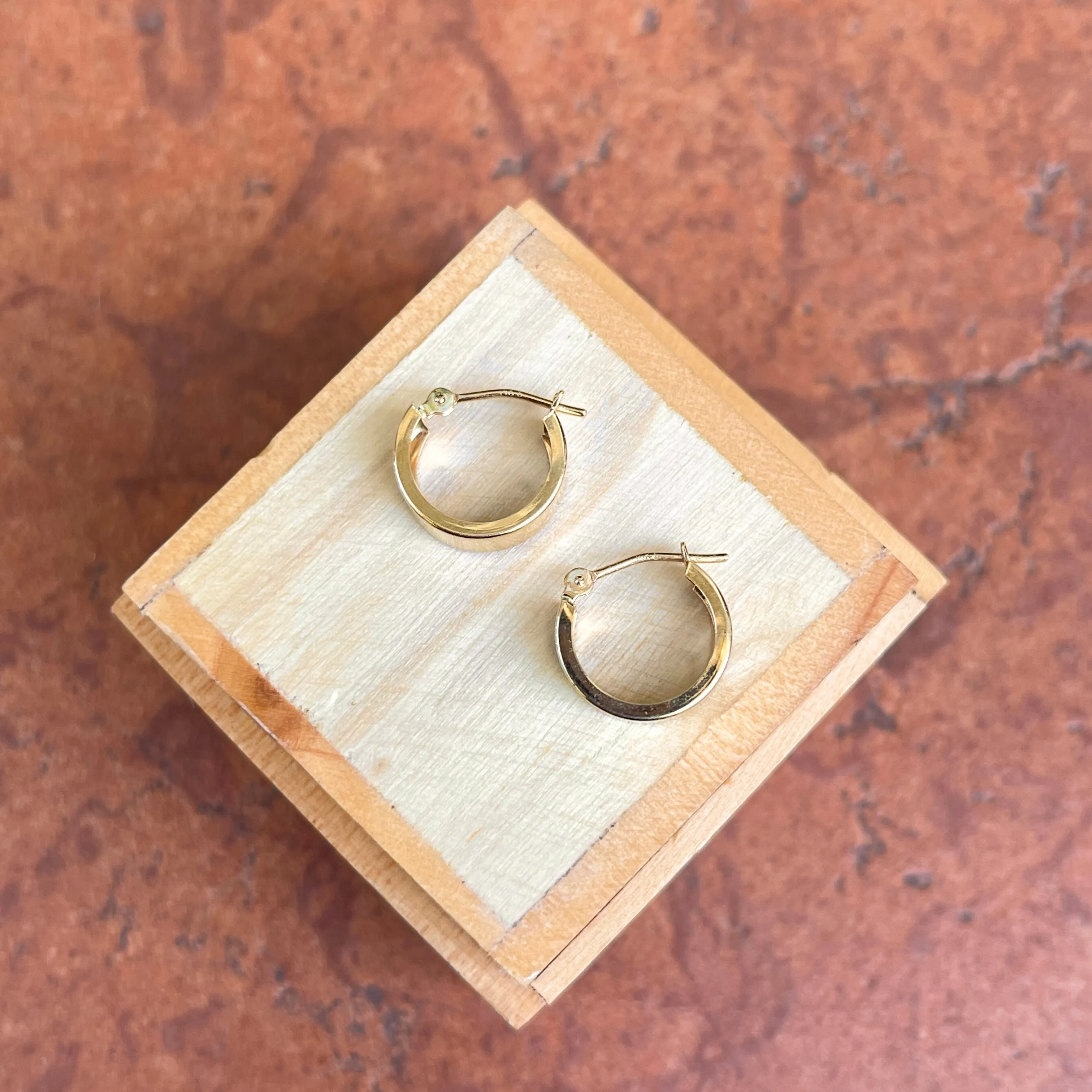 14KT Yellow Gold Round Huggie Hoop Earrings 10mm