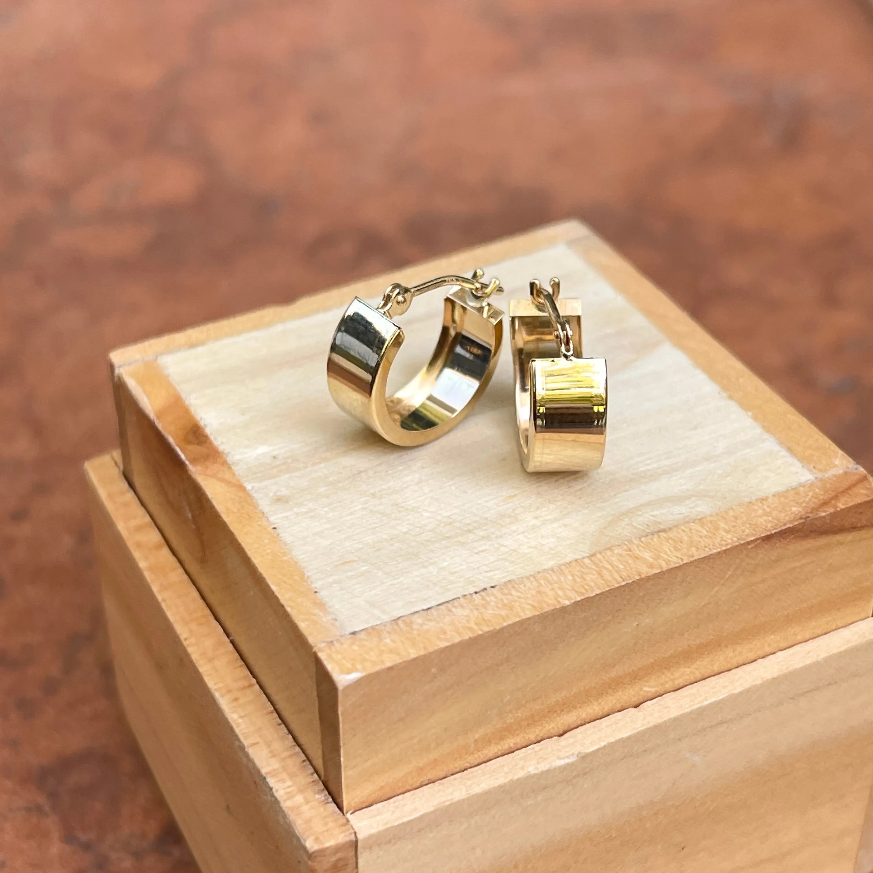 14KT Yellow Gold Round Huggie Hoop Earrings 10mm