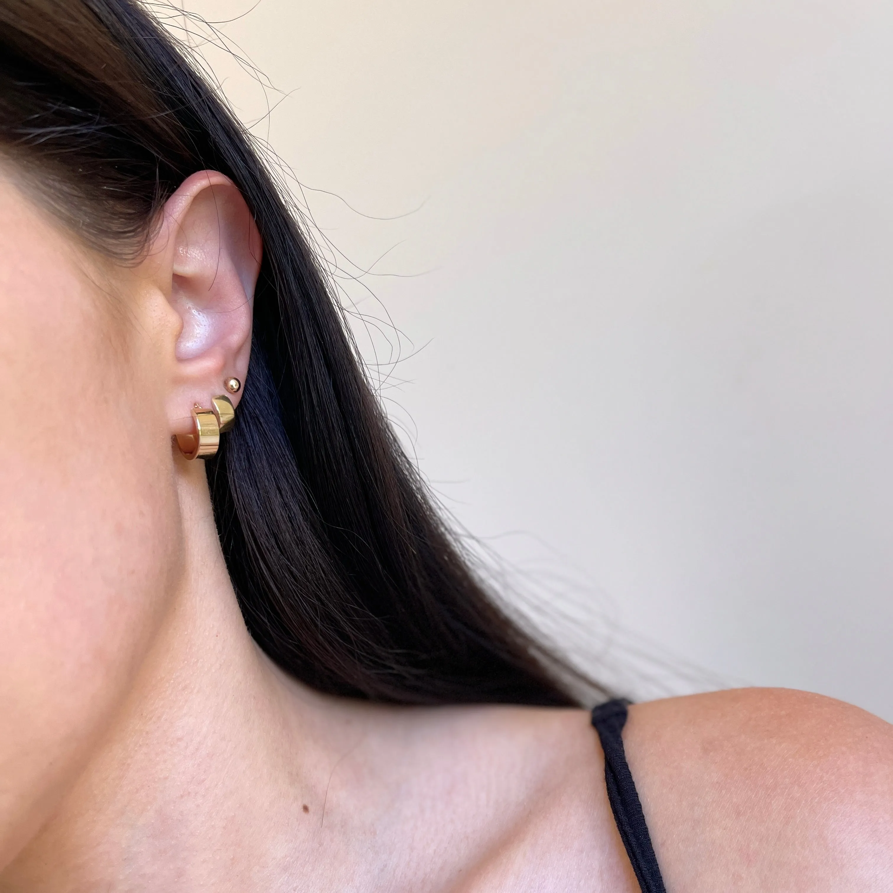 14KT Yellow Gold Round Huggie Hoop Earrings 10mm