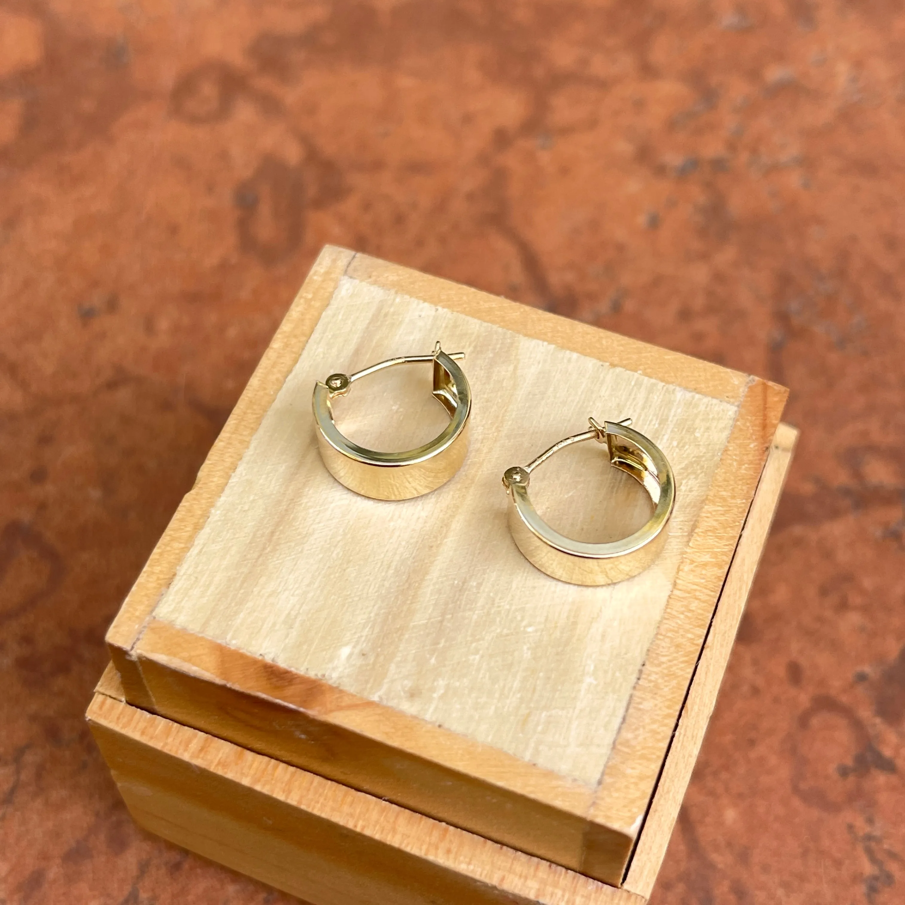 14KT Yellow Gold Round Huggie Hoop Earrings 10mm