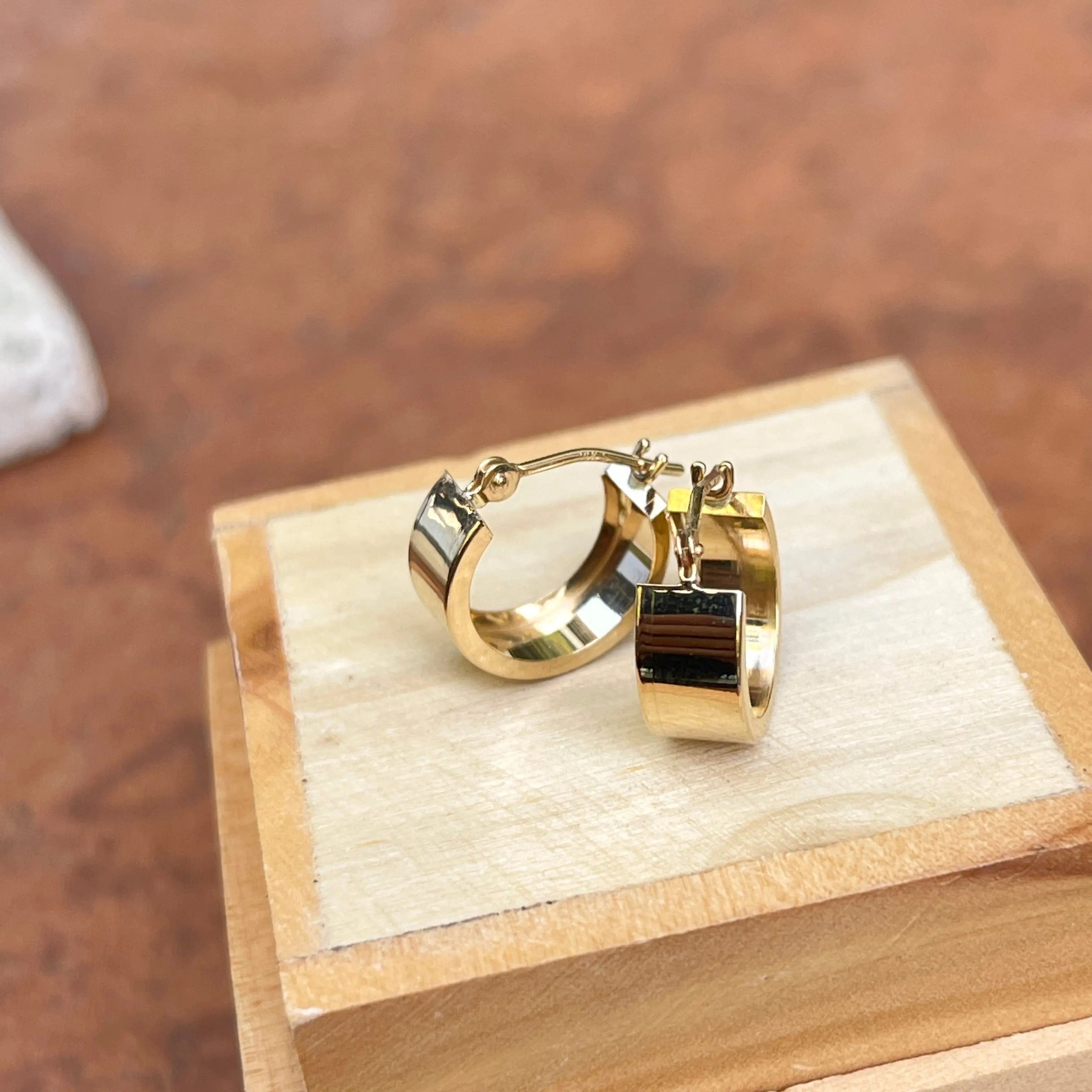14KT Yellow Gold Round Huggie Hoop Earrings 10mm