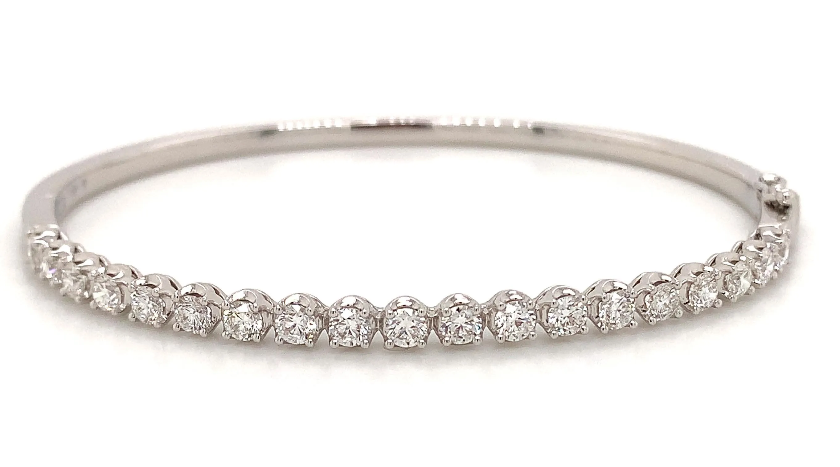 1.73ct t.w. Round Brilliant Cut Diamond Prong Set Bangle