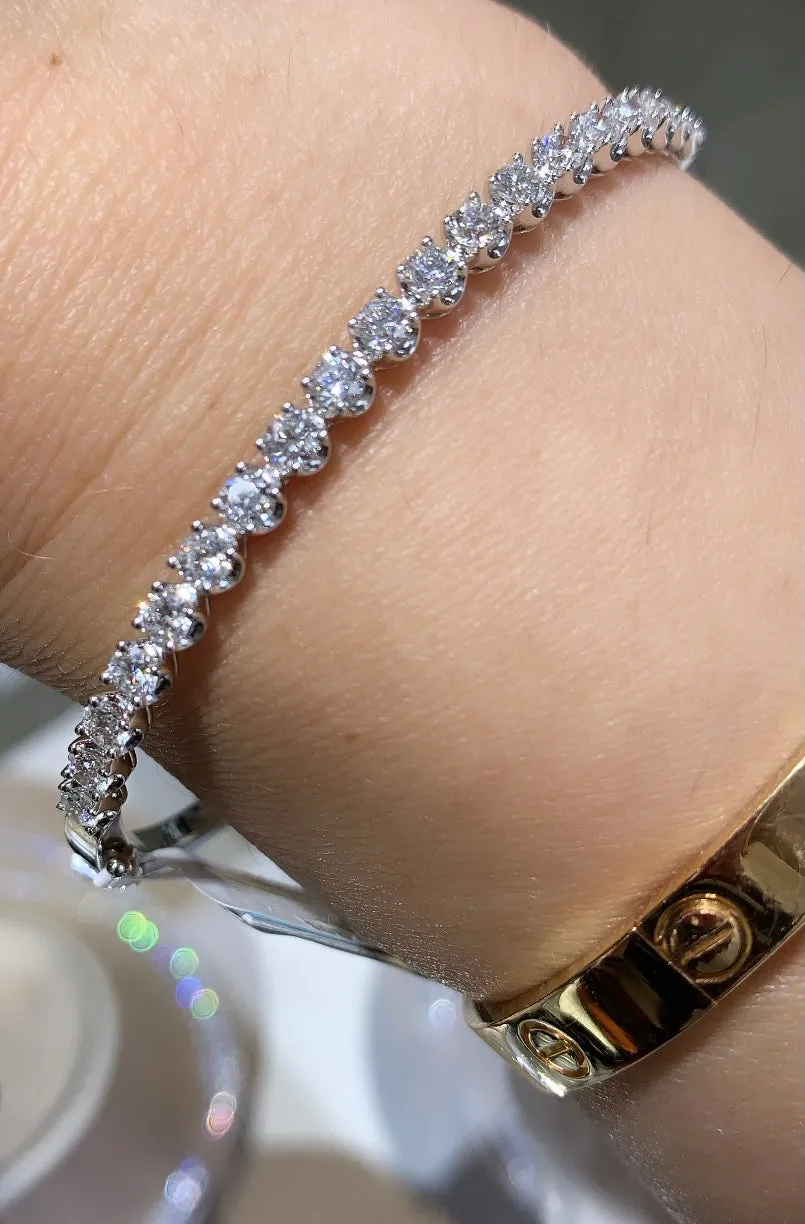 1.73ct t.w. Round Brilliant Cut Diamond Prong Set Bangle
