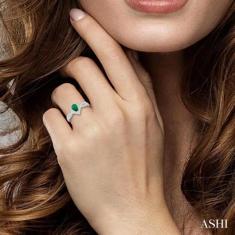6x4 MM Pear Shape Emerald and 1/6 ctw Round Cut Diamond Ring in 14K White Gold