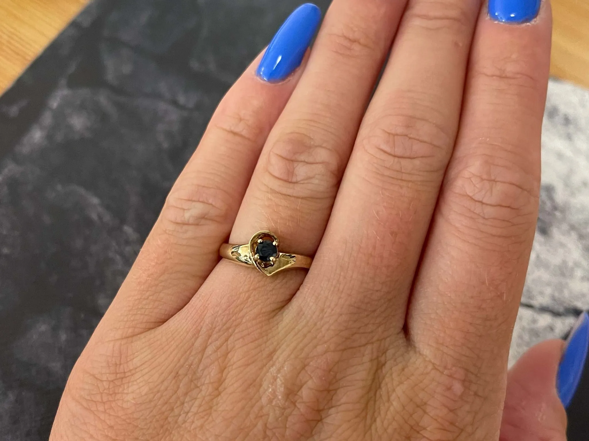 Blue Round Sapphire Ring in 14k Yellow Gold
