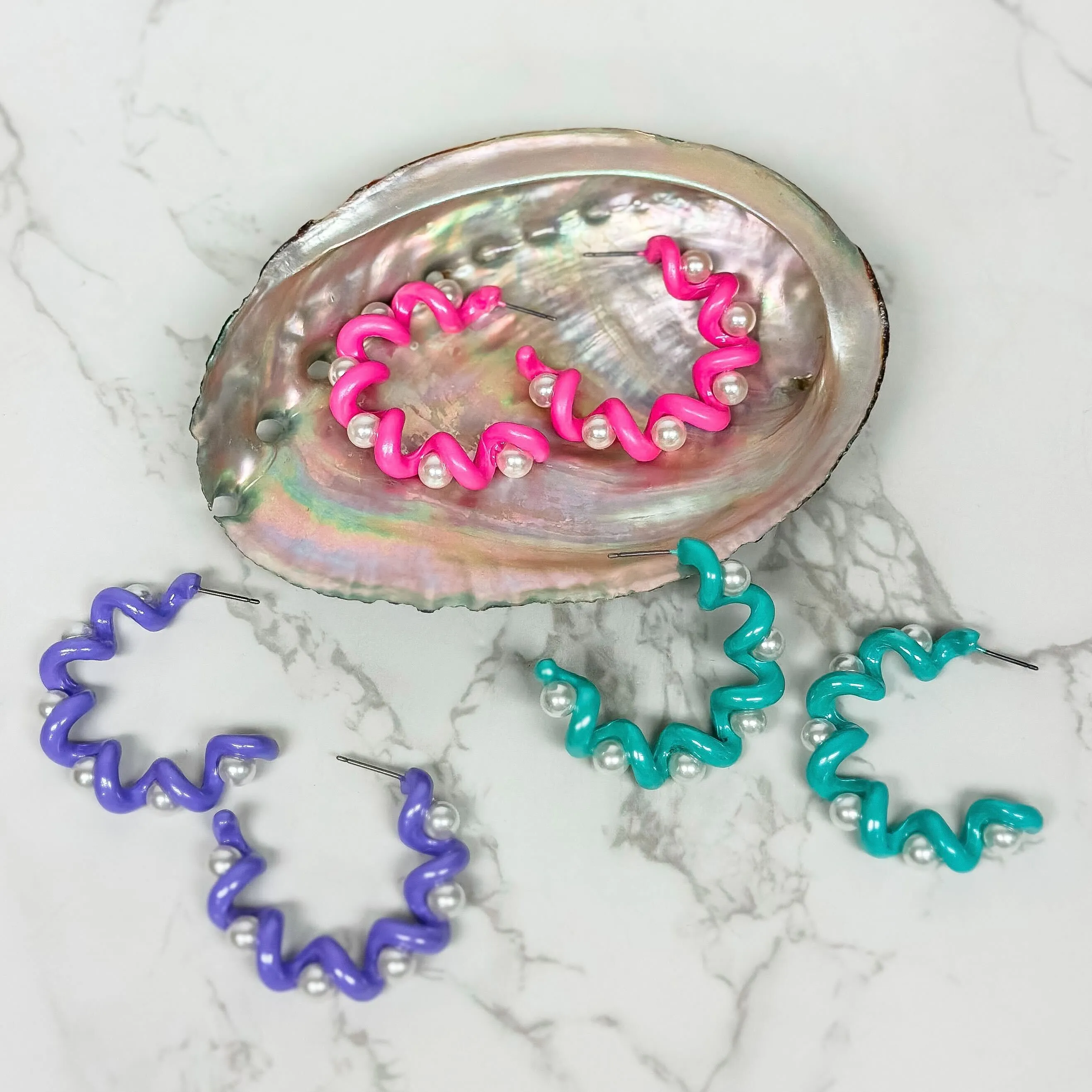 Color Coated Pearl Coil Hoop Earrings - Pink