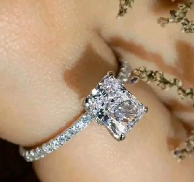 Cubic Zirconia Elegant Rectangular Shape Shining Inlaid Design Ring