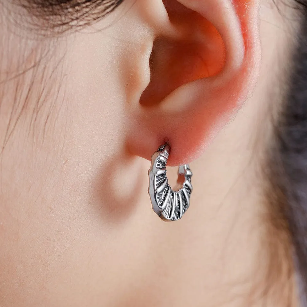 Distinctive Retro Metal Hoop Earrings for Stylish Men