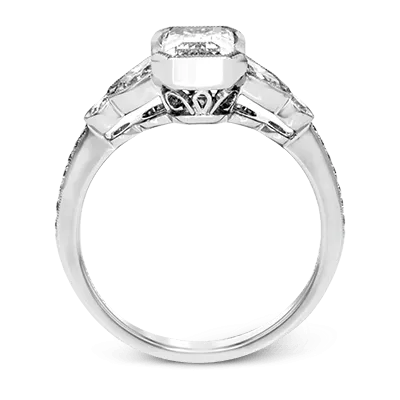 Engagement Ring in 18k Gold with Diamonds