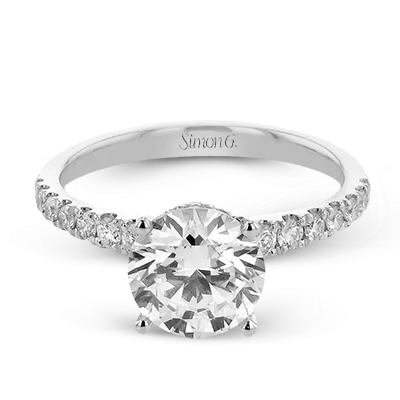 Engagement Ring in 18k Gold with Diamonds