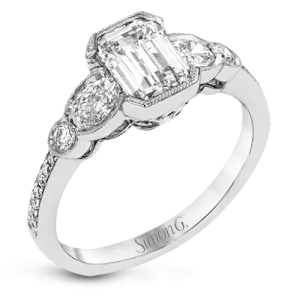 Engagement Ring in 18k Gold with Diamonds