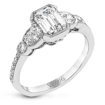 Engagement Ring in 18k Gold with Diamonds