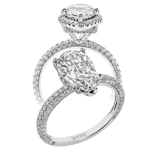 Engagement Ring in 18k Gold with Diamonds