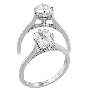 Engagement Ring in 18k Gold with Diamonds