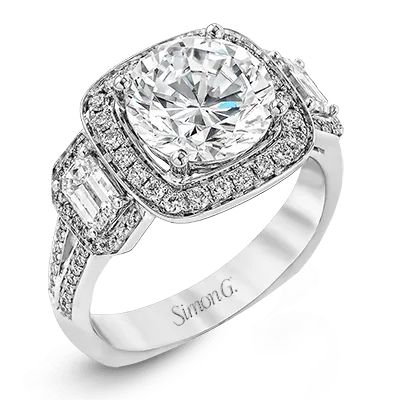 Engagement Ring in 18k Gold with Diamonds