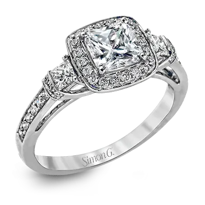 Engagement Ring in 18k Gold with Diamonds