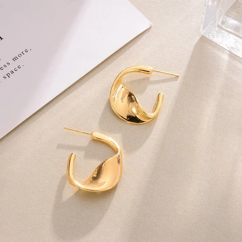 Exquisite Twisted Gold Hoop Earrings