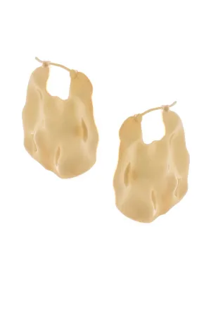 FEMININE WAVES HOOP EARRINGS