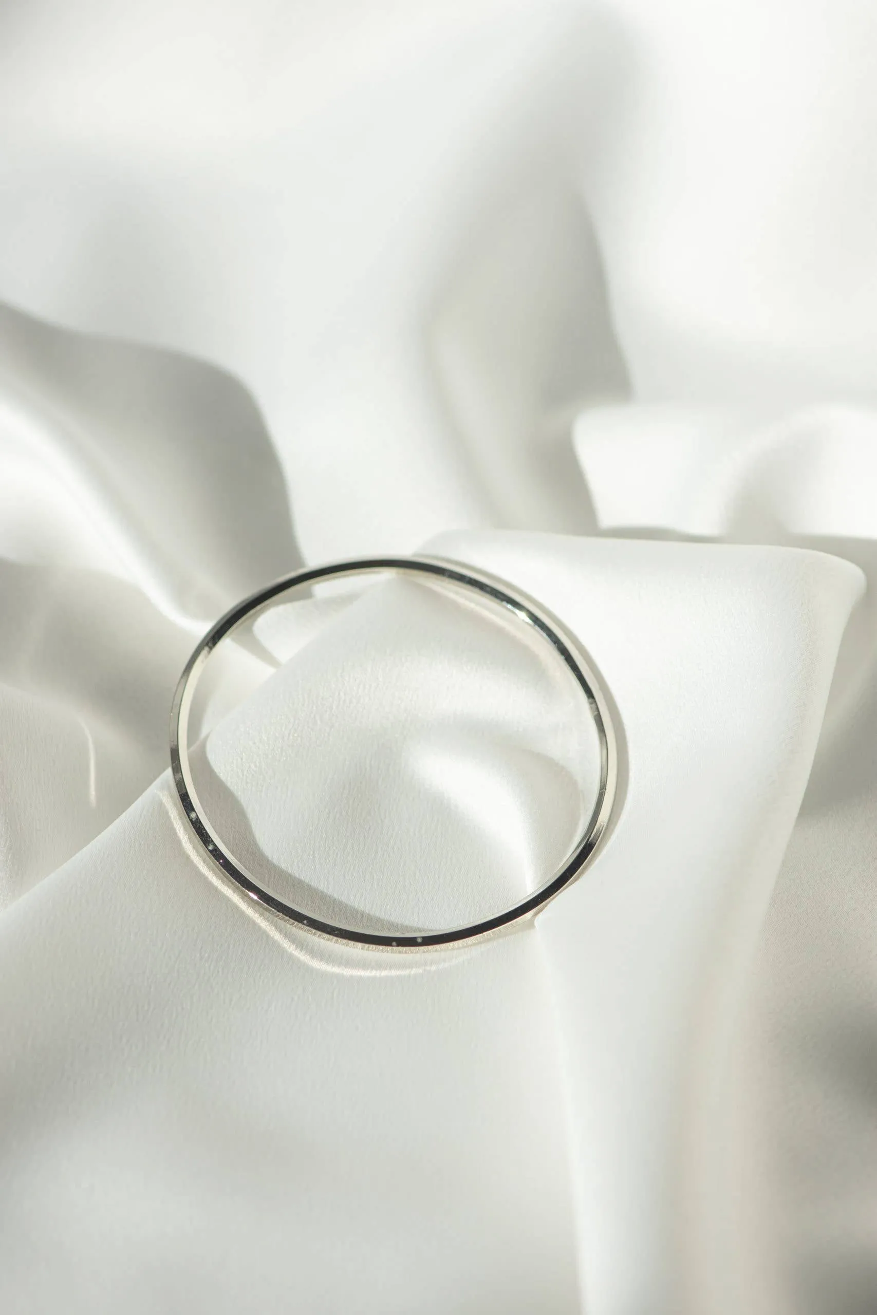 Hexa bangle: Gold