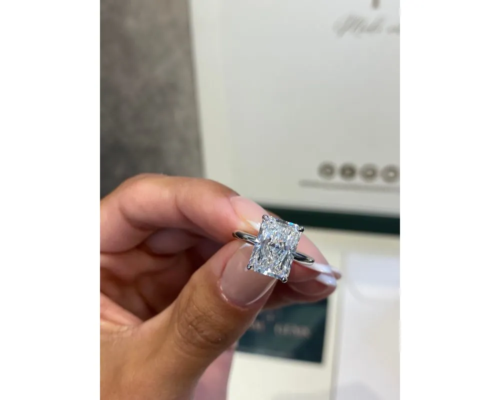 Marisol Solitaire Diamond Engagement Ring, White Gold 18K