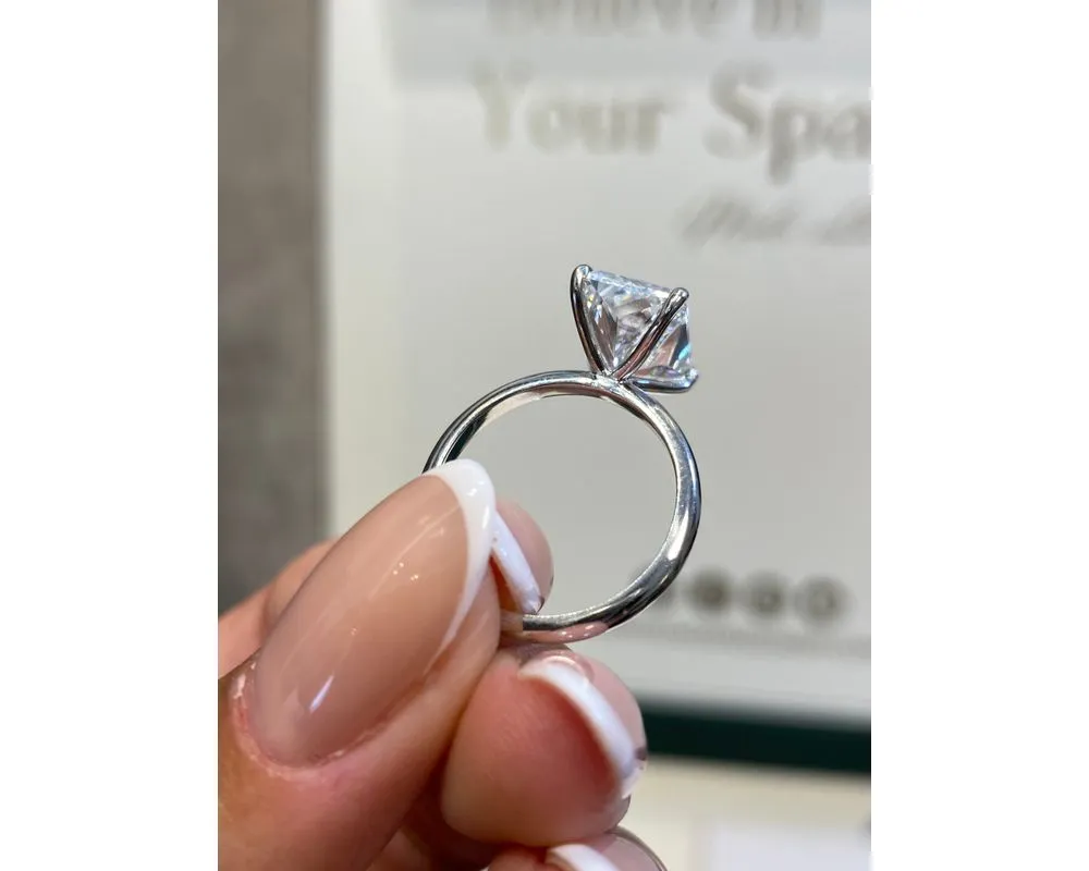 Marisol Solitaire Diamond Engagement Ring, White Gold 18K