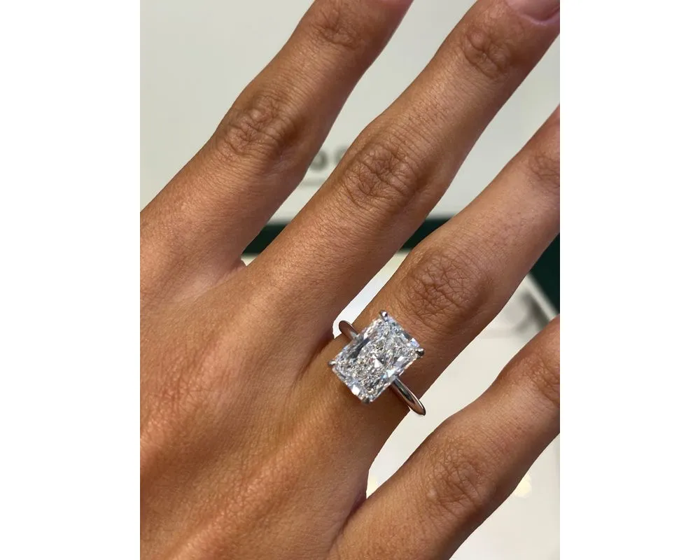 Marisol Solitaire Diamond Engagement Ring, White Gold 18K
