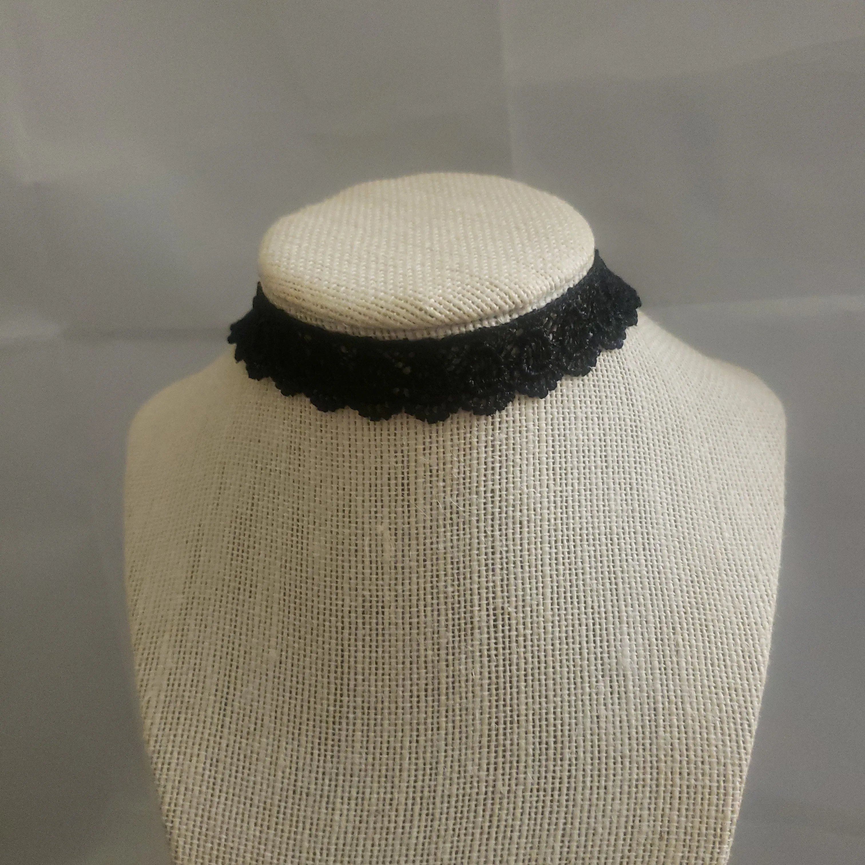 Paparazzi - Vintage Black Lace Choker