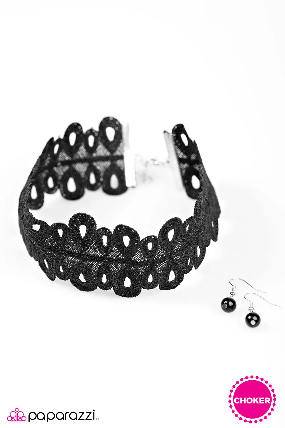 Paparazzi - Vixen Vogue - Black Vintage Choker