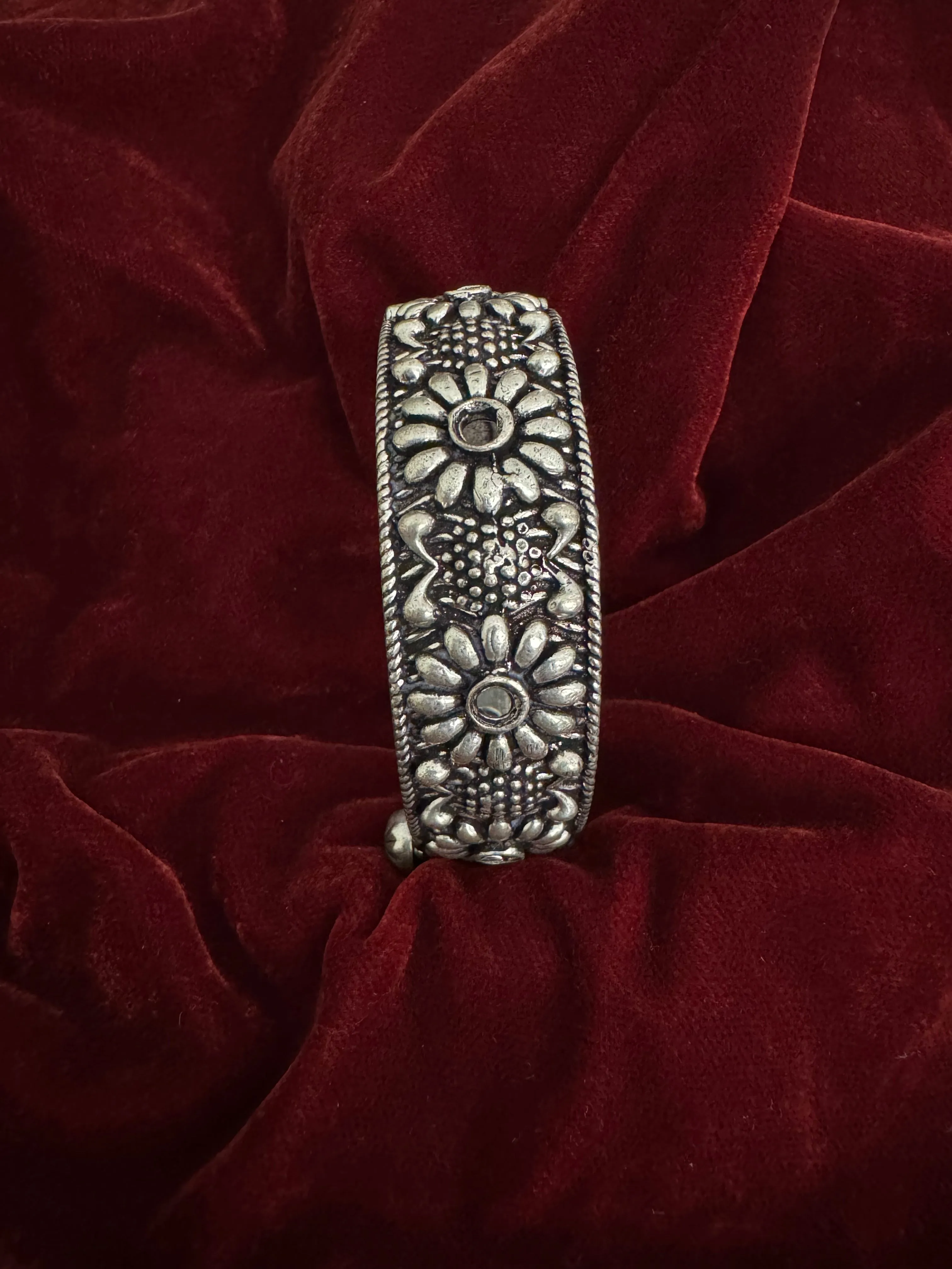 Rishi Textured Bracelet | Kada