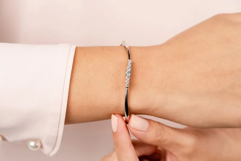 Stylish Seven Stone Diamond Bangle with 1.00 ct.(finished) 2.9mm, 3.5mm, 4.2mm