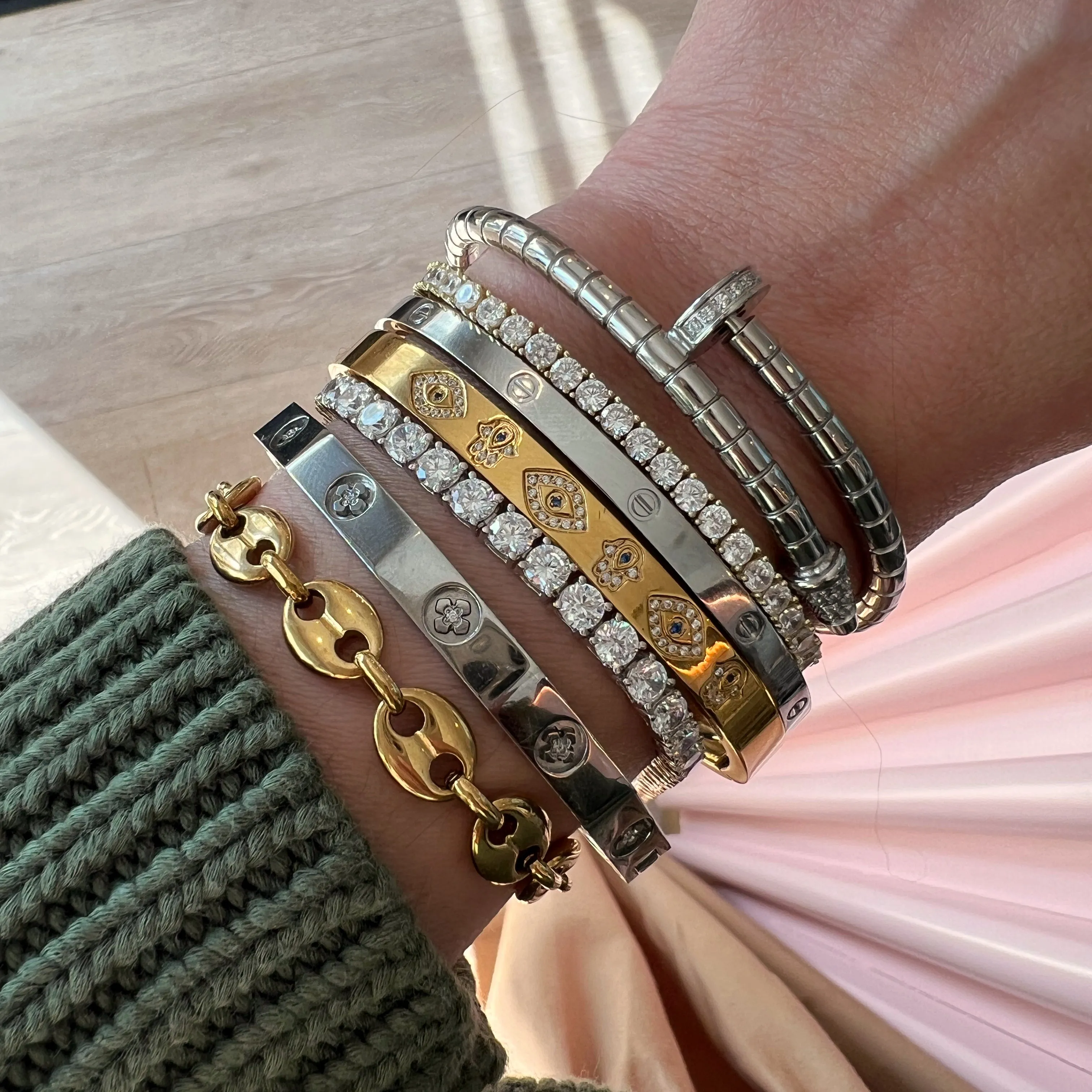 Thin Screw Bangle