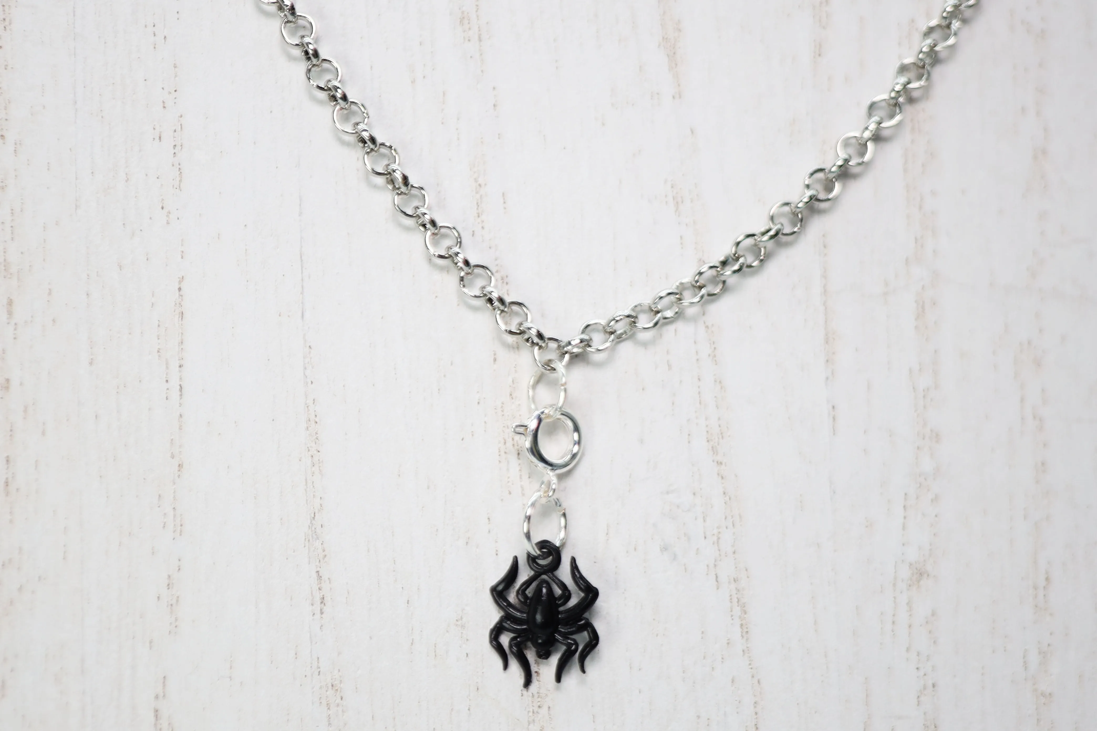 Traveler's Trinkets: Spider Charm