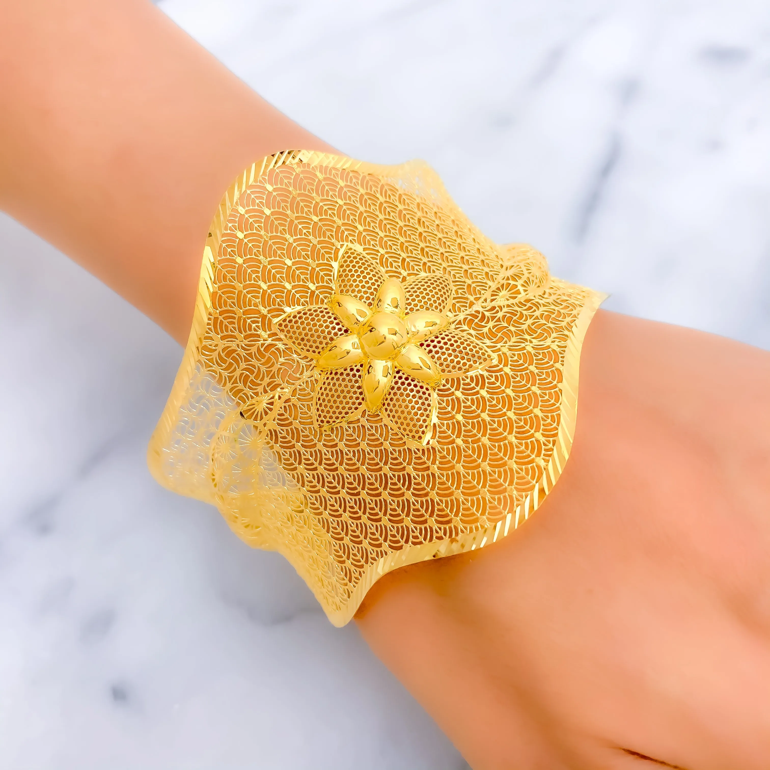 Trendy Distinct 21K Gold Floral Bangle Bracelet