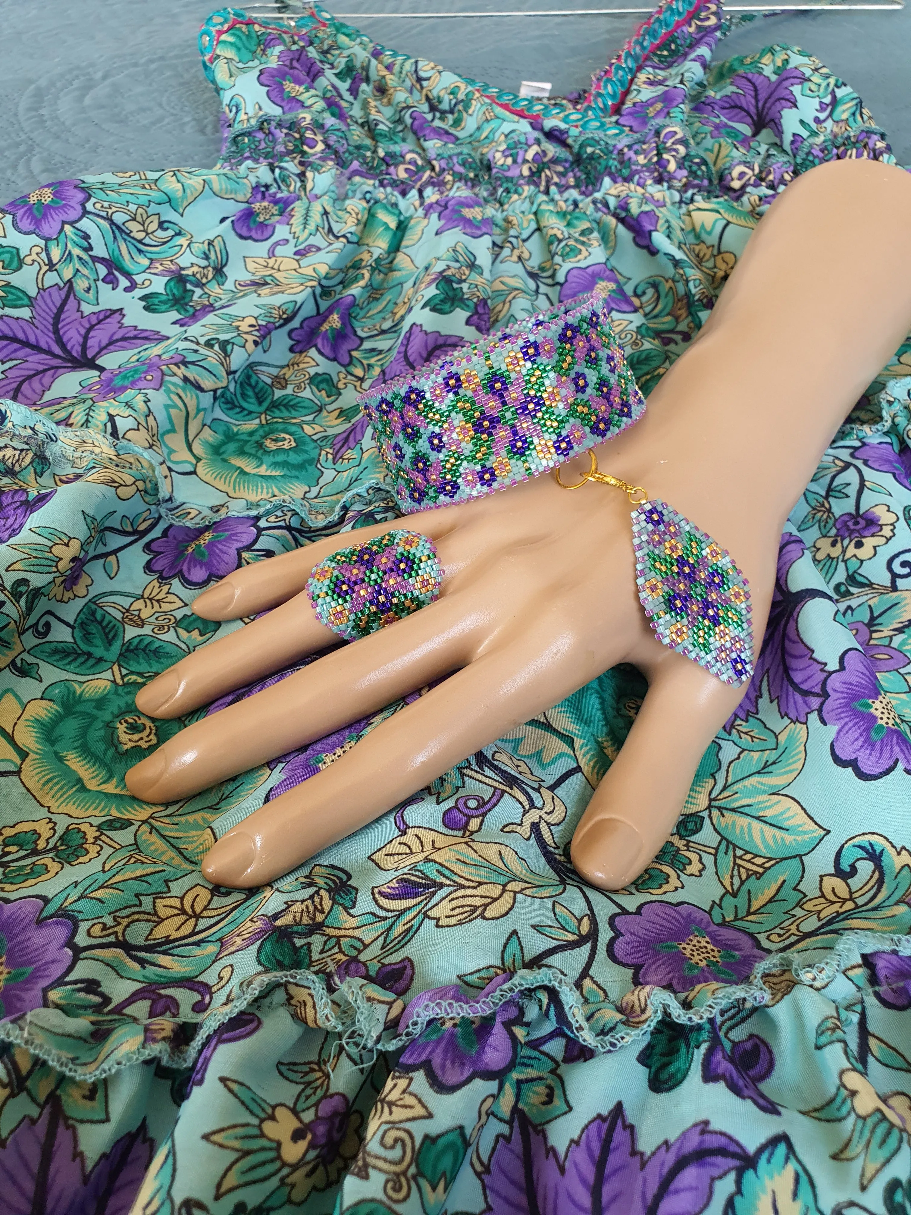 Vertical Peyote Pattern - Bracelet KANPUR