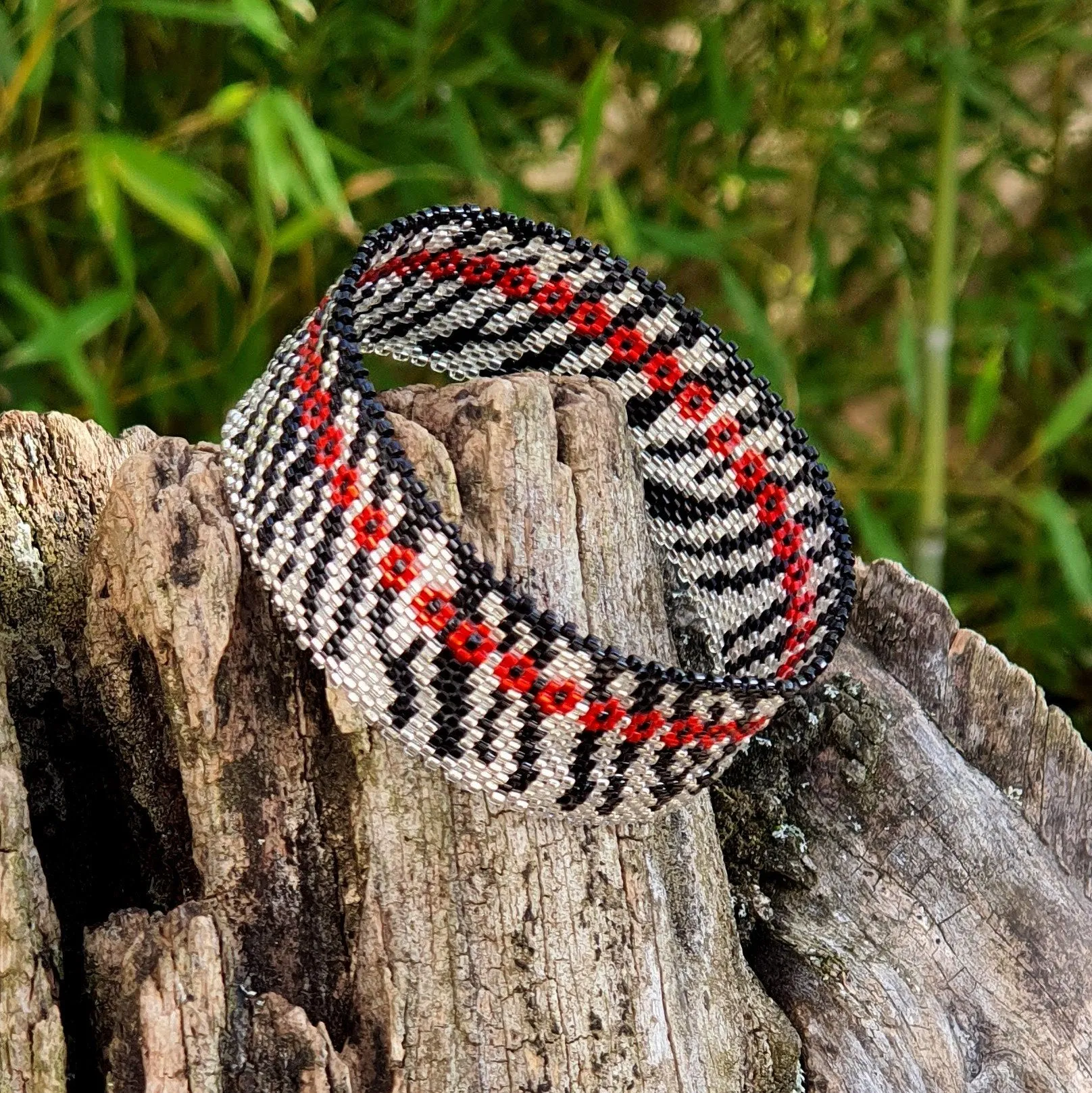 Vertical Peyote Pattern - Bracelet ZEBROU