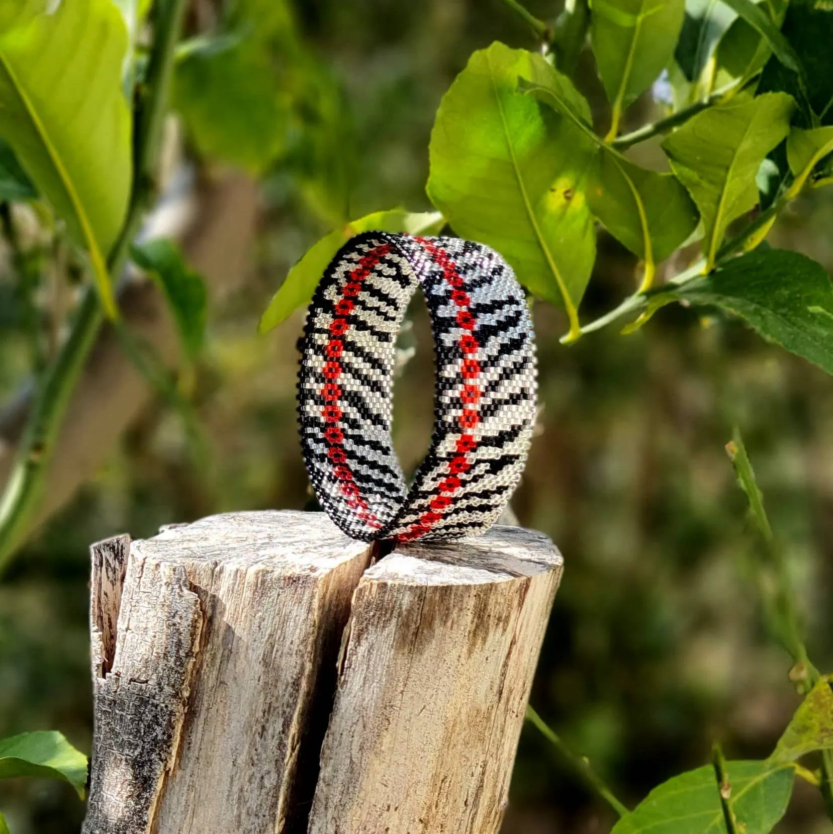 Vertical Peyote Pattern - Bracelet ZEBROU